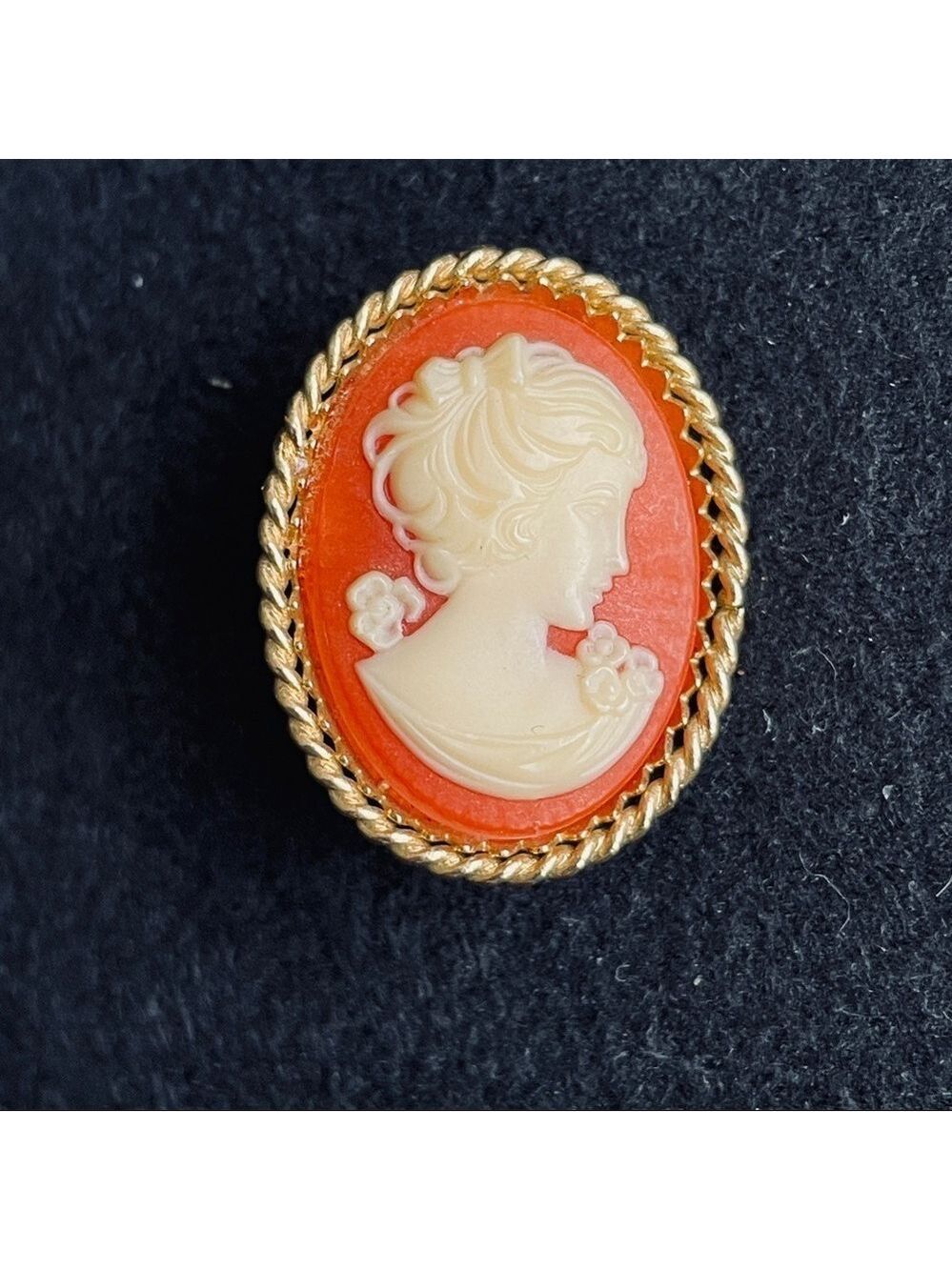 Vintage Resin Cameo Gold Tone Pin Brooch